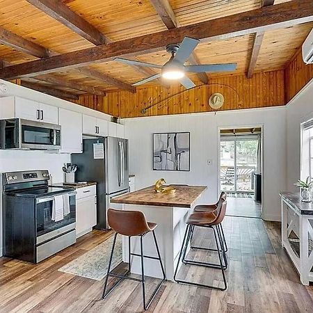 Lakefront Cottage In Secluded Cove Sunrise Beach Exterior foto