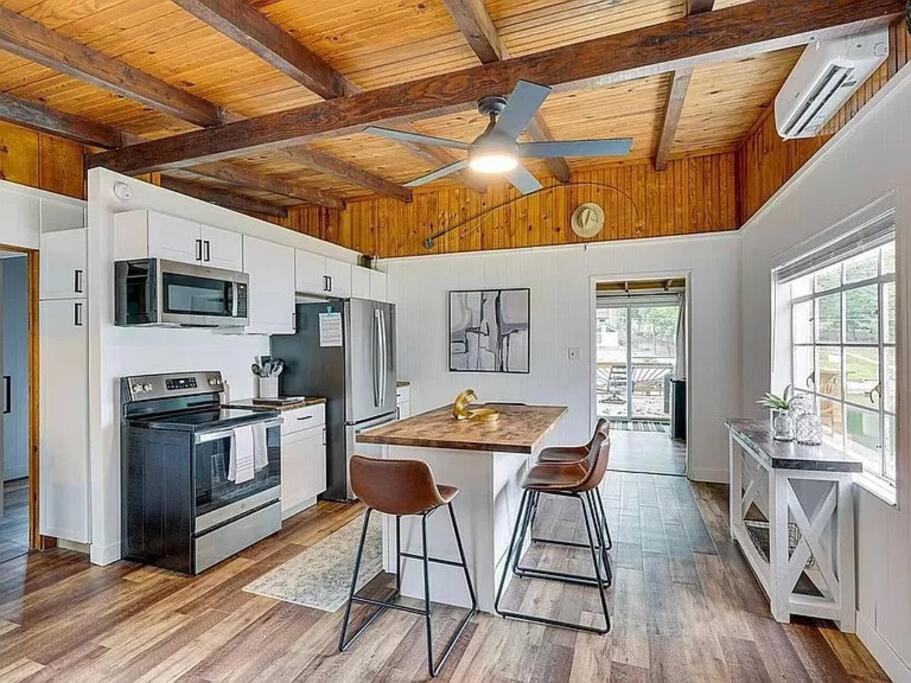 Lakefront Cottage In Secluded Cove Sunrise Beach Exterior foto
