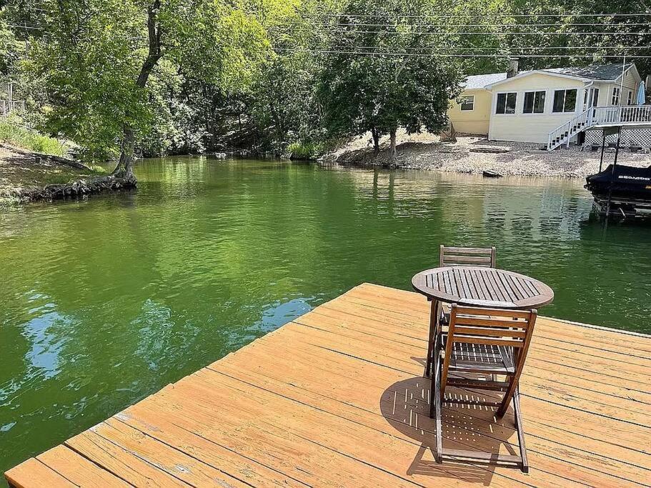 Lakefront Cottage In Secluded Cove Sunrise Beach Exterior foto